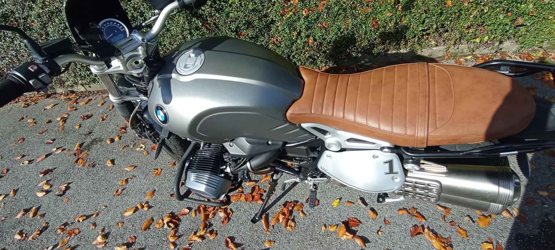 BMW R nineT Scrambler Plateado - 1