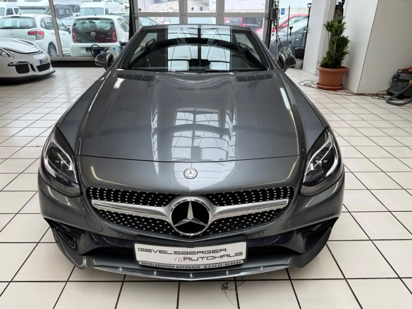 Mercedes-Benz SLC 200 Roadster AMG Line 2.Hand El. Panodach Leder Apple Grau - 2