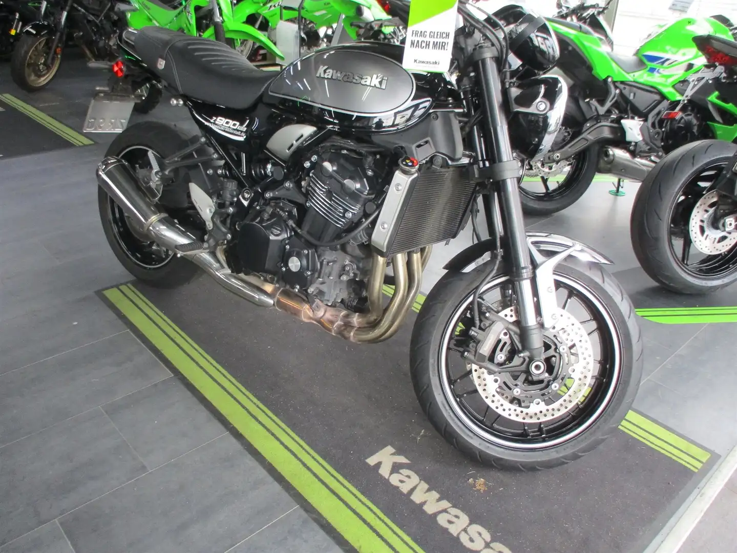 Kawasaki Z900RS Negro - 1