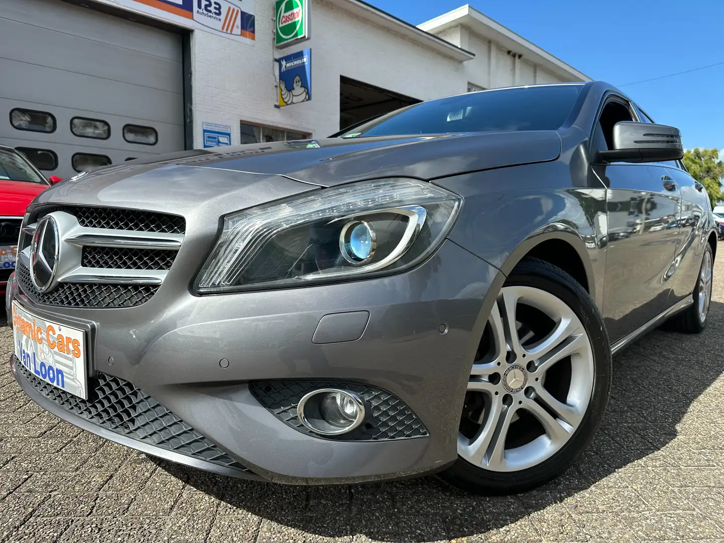 Mercedes-Benz A 180 A180 7G-DCT StreetStyle, Verw Stoelen, Airco,... Grau - 1