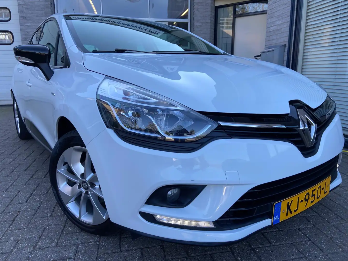 Renault Clio 0.9 TCe Limited NL.Auto/Navigatie/Trekhaak/Airco/C Weiß - 2