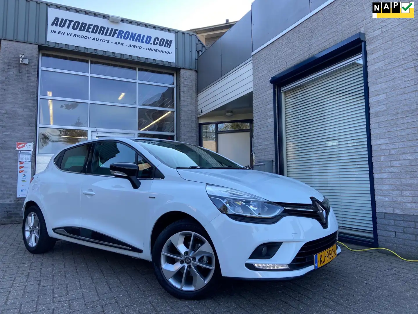Renault Clio 0.9 TCe Limited NL.Auto/Navigatie/Trekhaak/Airco/C Weiß - 1