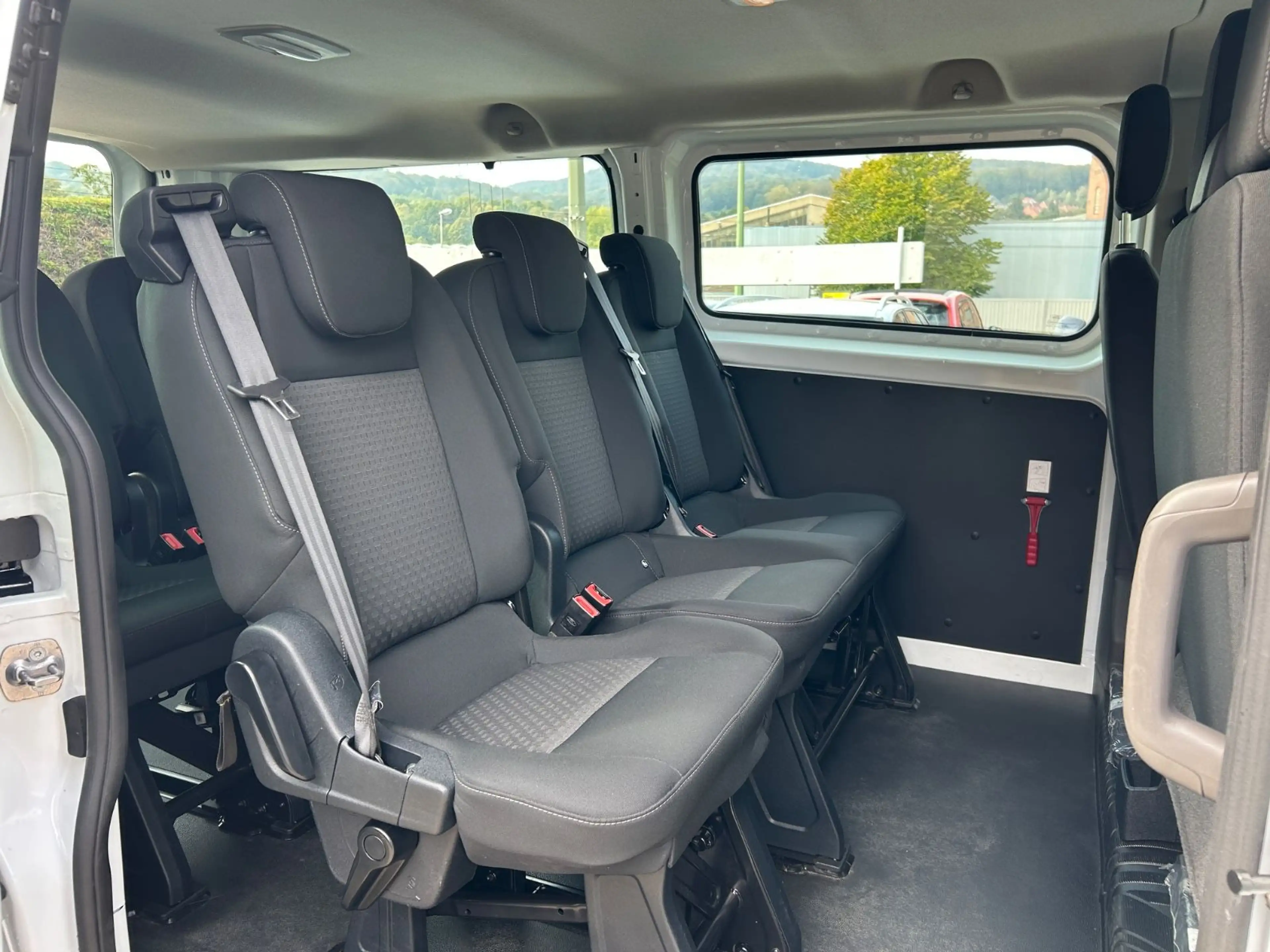 Ford Transit Custom Kombi 320 L2 Trend *9-Sitzer* — photo 14