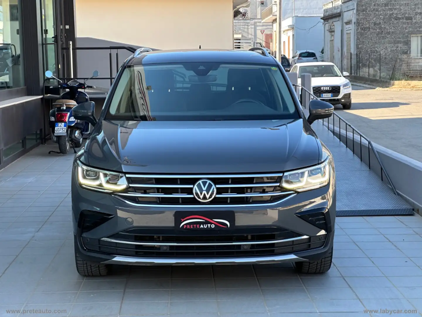 Volkswagen Tiguan 2.0 TDI 150CV SCR DSG Elegance Grigio - 2