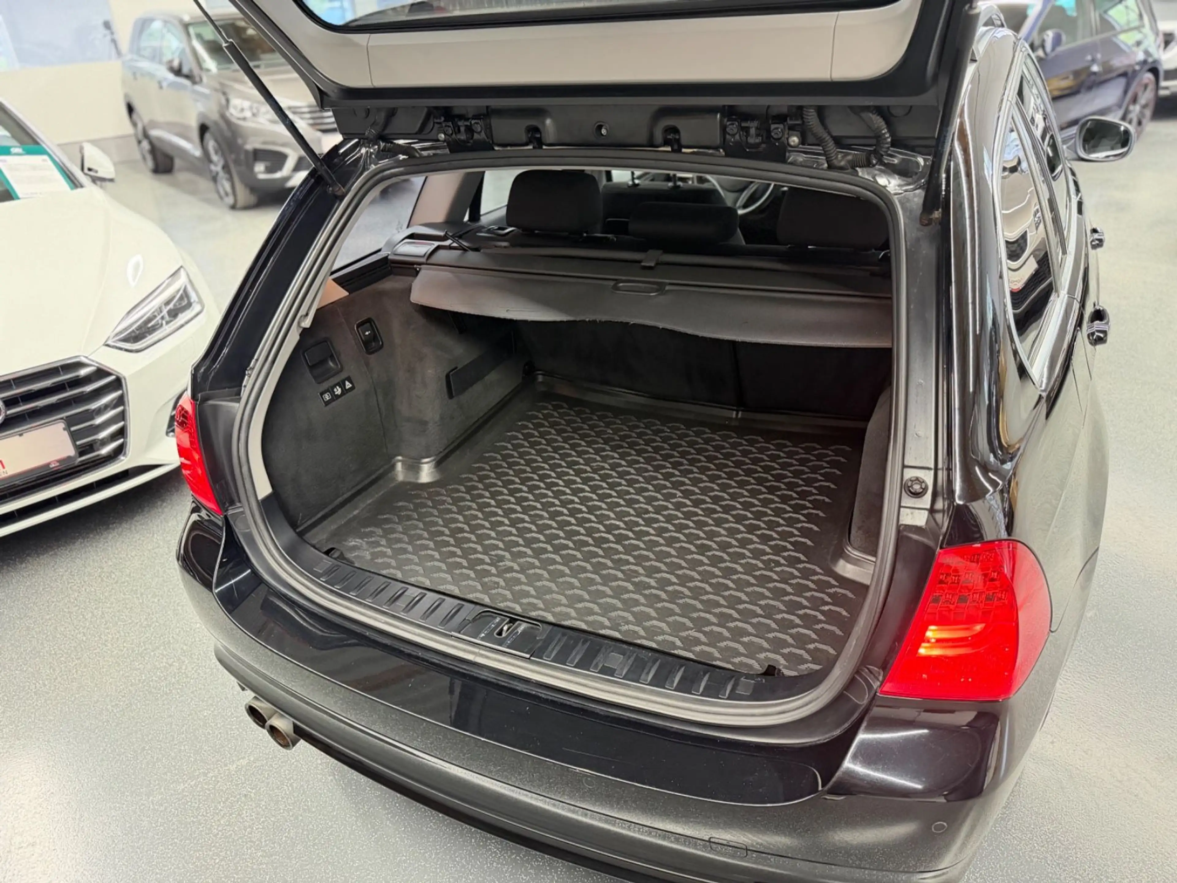 BMW 325 i E91 Touring Autom. Keyless Xenon — photo 10