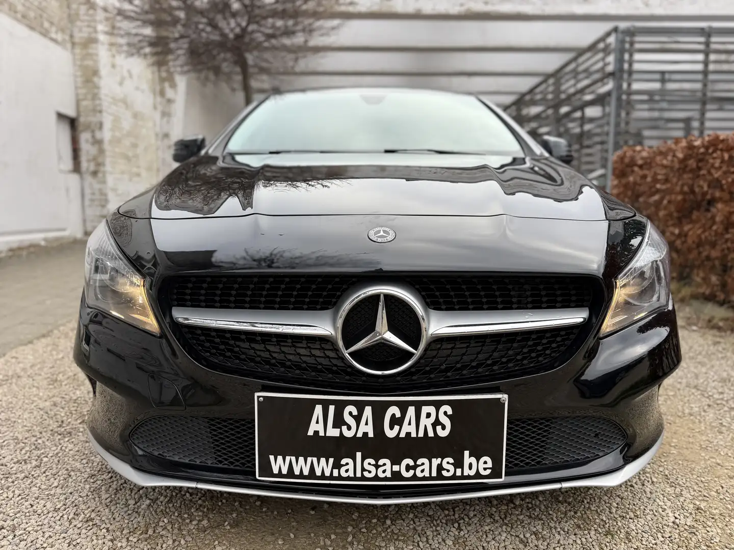 Mercedes-Benz CLA 180 d Business Solution Schwarz - 2