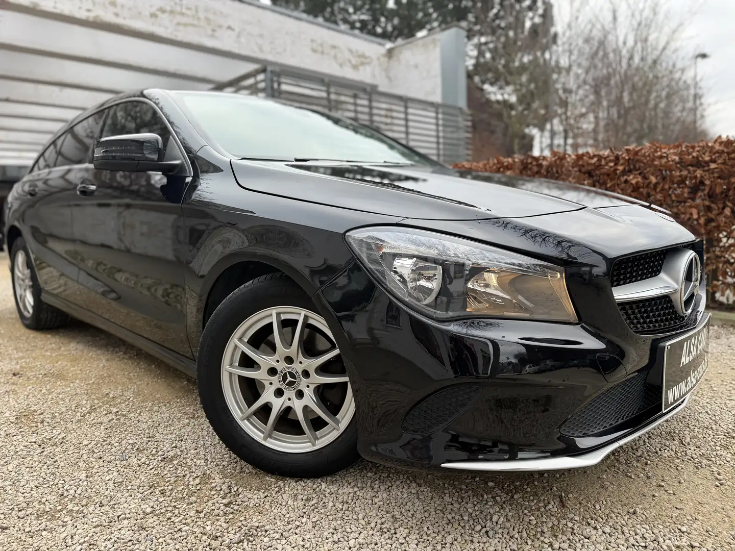 Mercedes-Benz CLA 180 d Business Solution Schwarz - 1