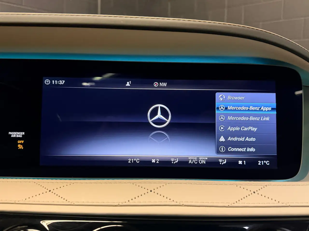 Mercedes-Benz S-Class снимка Mercedes-Benz S-Class