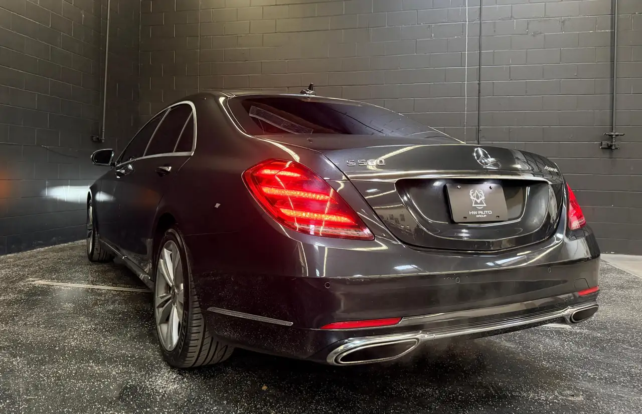 Mercedes-Benz S-Class снимка Mercedes-Benz S-Class
