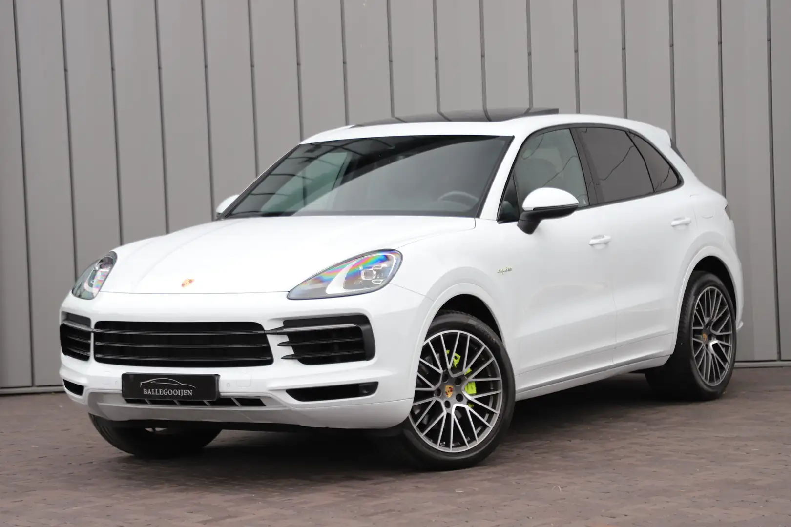 Porsche Cayenne 3.0 E-Hybrid | 462PK | Pano | Adaptief-onderstel | Wit - 1
