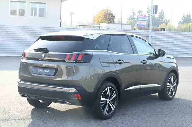 Peugeot 3008 view 3