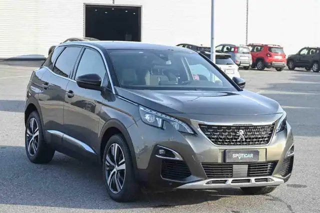 Peugeot 3008 view 2