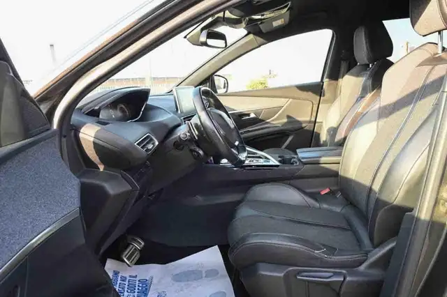 Peugeot 3008 view 9
