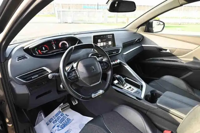 Peugeot 3008 view 8