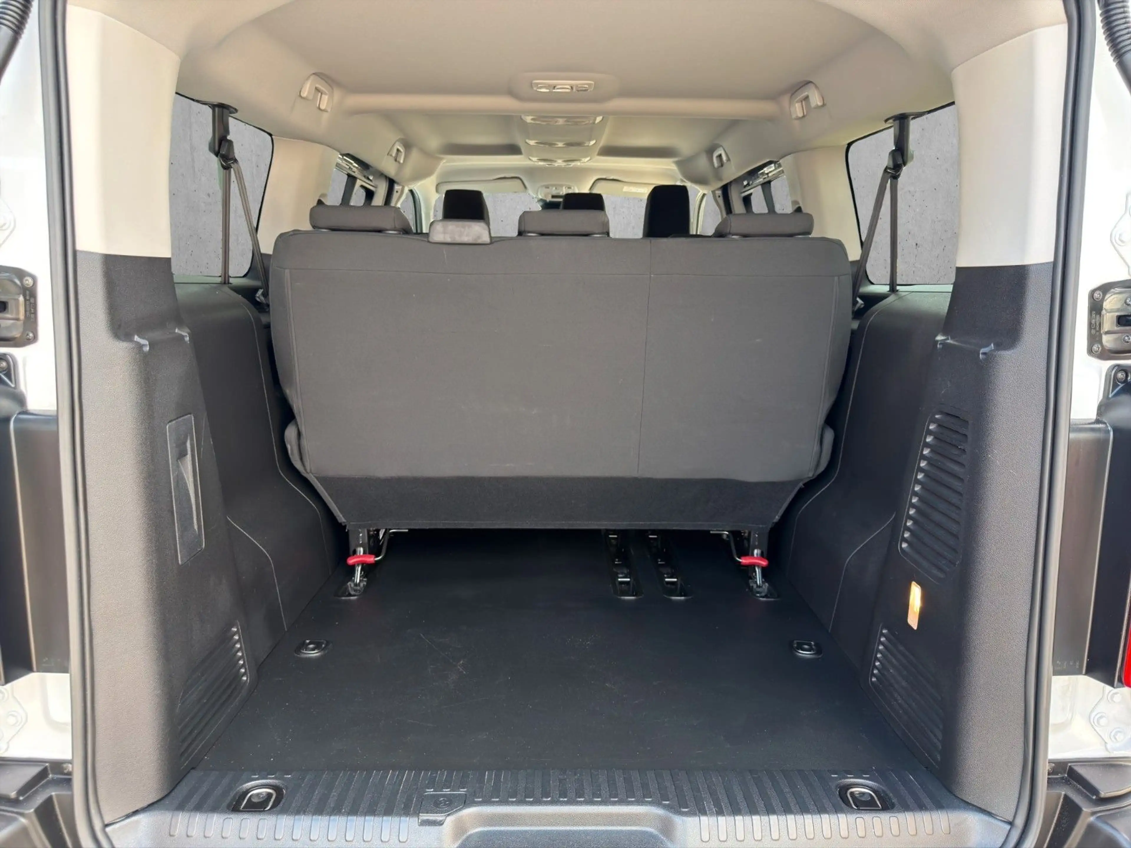 Peugeot Expert e-Expert Kombi L3 75 KWH *Kamera*Navi*LED — photo 14