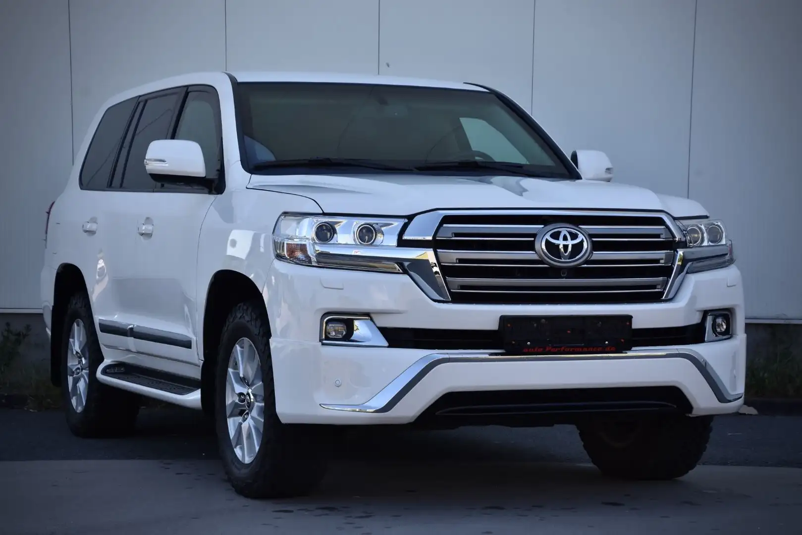 Toyota Land Cruiser V8 Panzer Armoured VR7/B6 White - 1