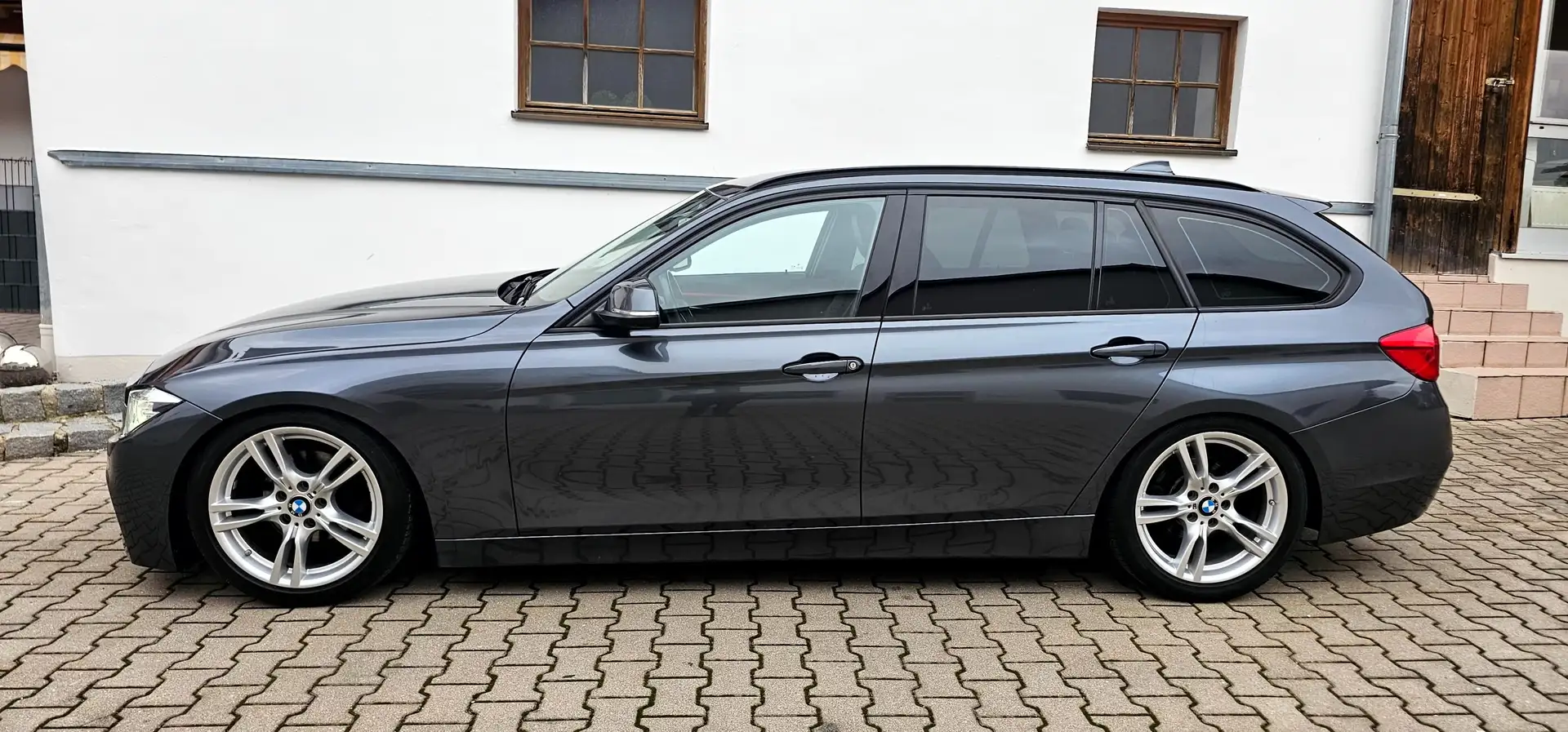 BMW 320 320d M-Sport Line/LED/NAVI/AHK/Lenkr.Heiz/Fernl.-A Grau - 2