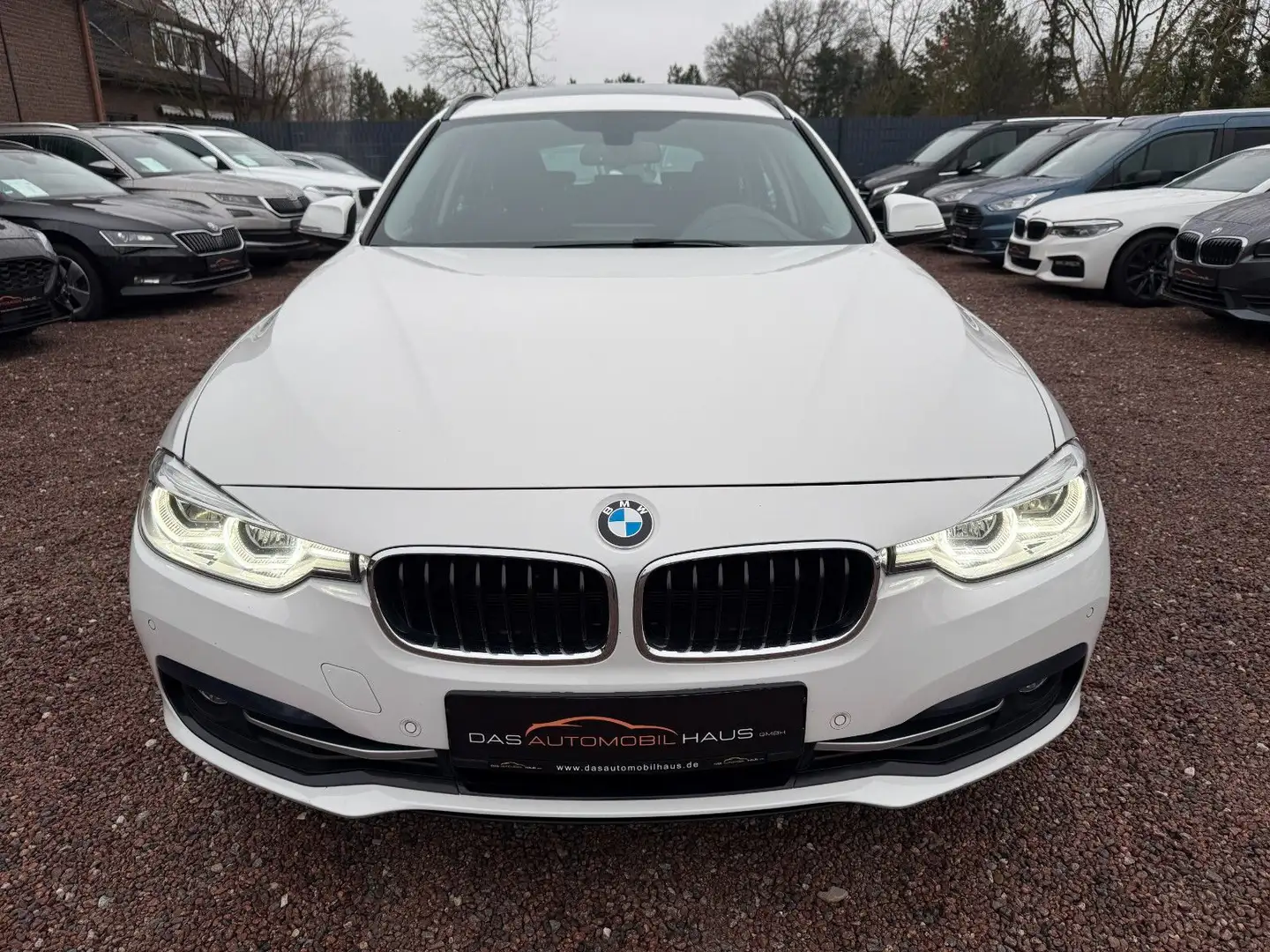BMW 320 i Touring xDrive Sport Line *AHK*PANO*HIFI* Blanco - 1