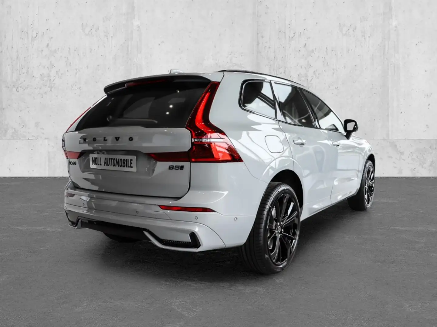 Volvo XC60 B5 Benzin AWD Plus Black Edition Lagom-Paket Grijs - 2