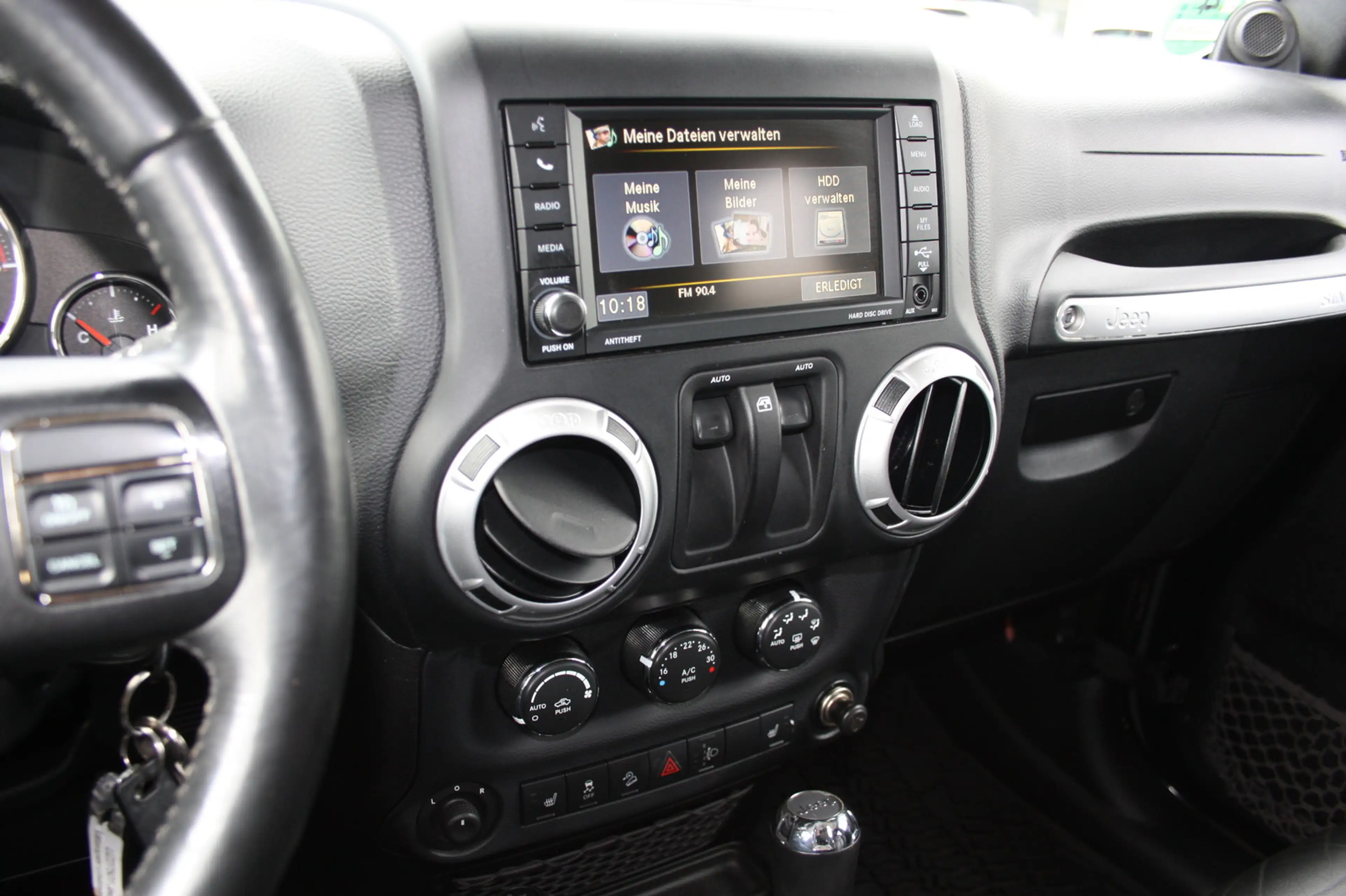 Jeep Wrangler 2.8 SAHARA Auto. Navi/Leder/Ahk/1.Hand — photo 13
