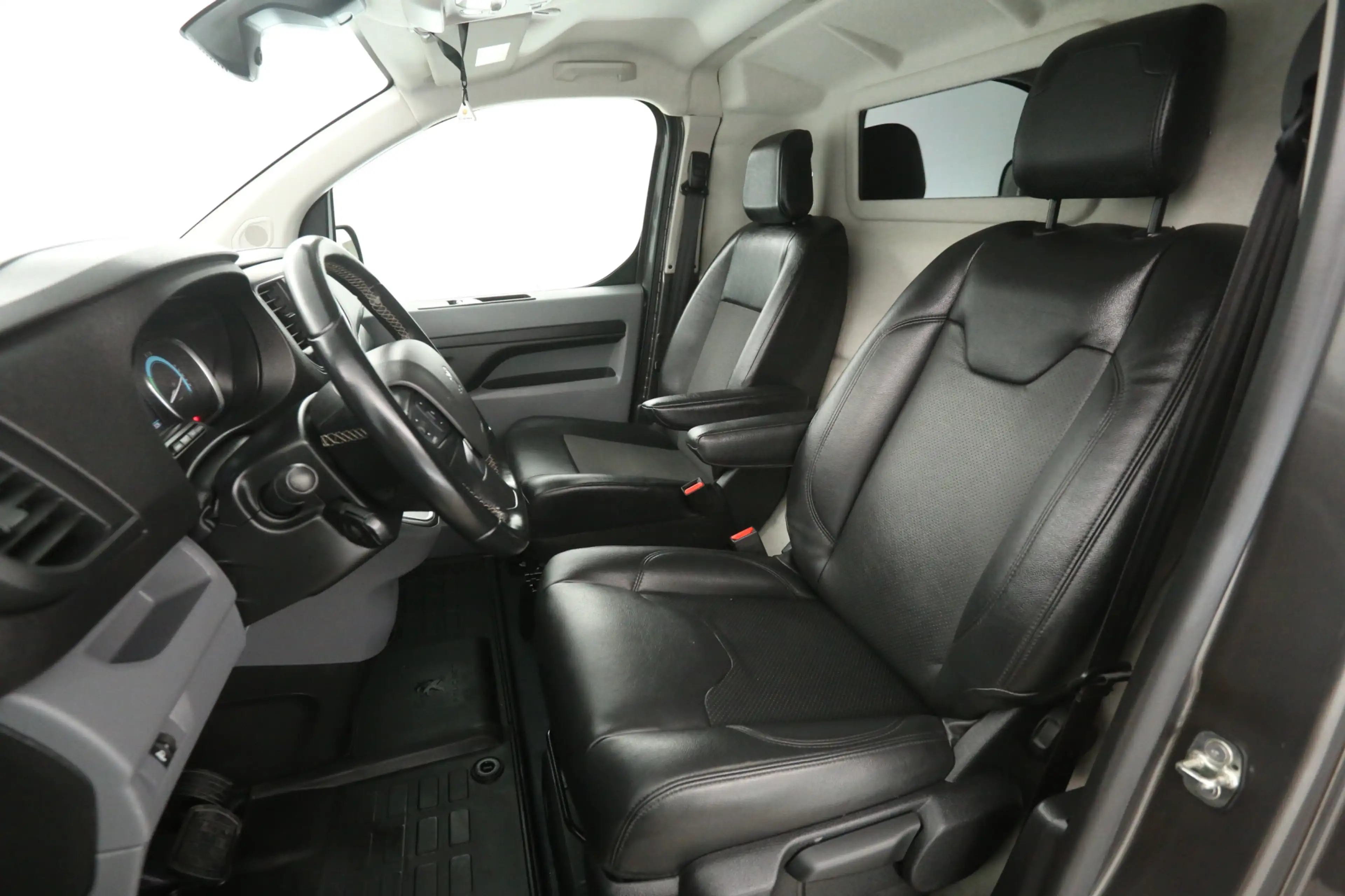 Peugeot e-Expert 75 kWh L2H1 | Snelladen | SOH 91% | Airco | Cruise — photo 11