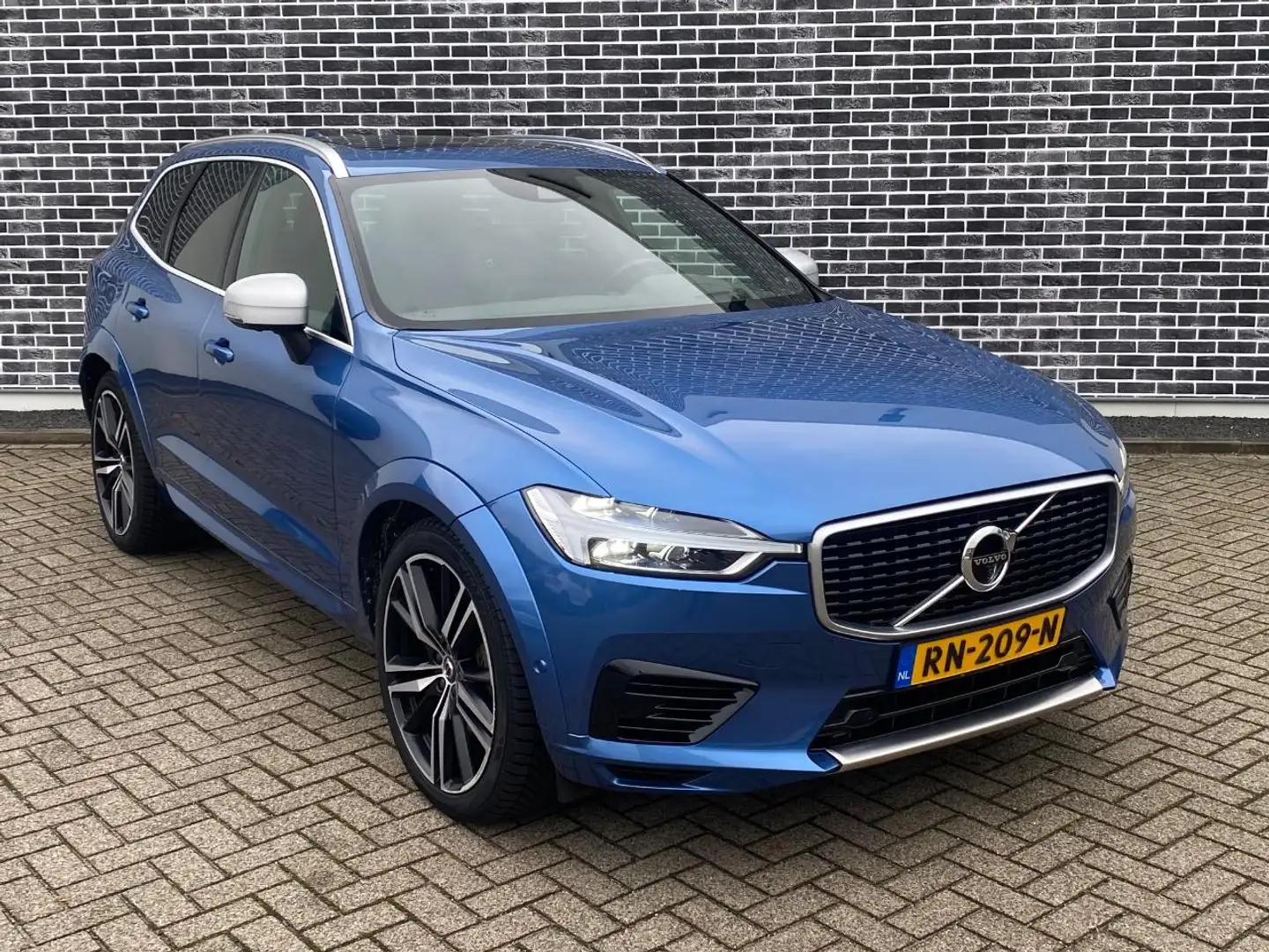 Volvo XC60 2.0 T8 Twin Engine AWD R-Design Bleu - 2