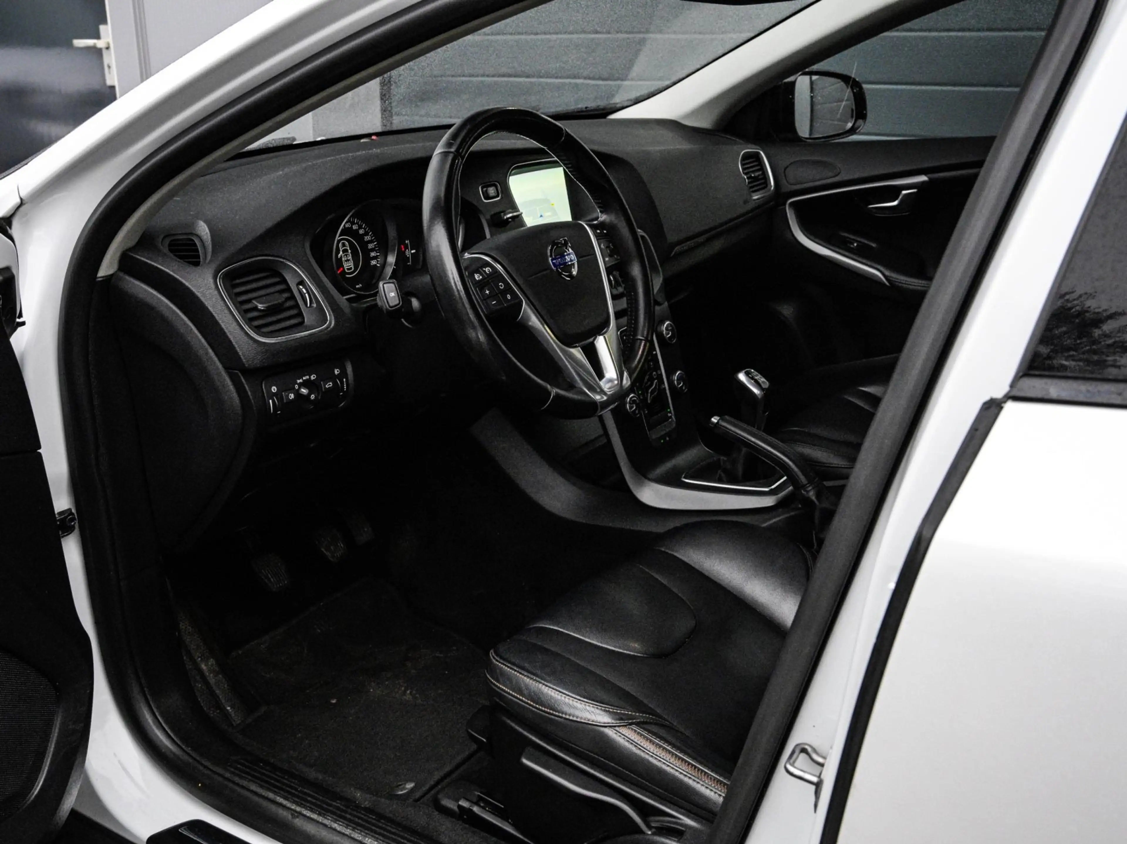 Volvo V40 Cross Country 1.6 D2 Summum | Leder | Navi | PDC | Cruise contro — photo 7