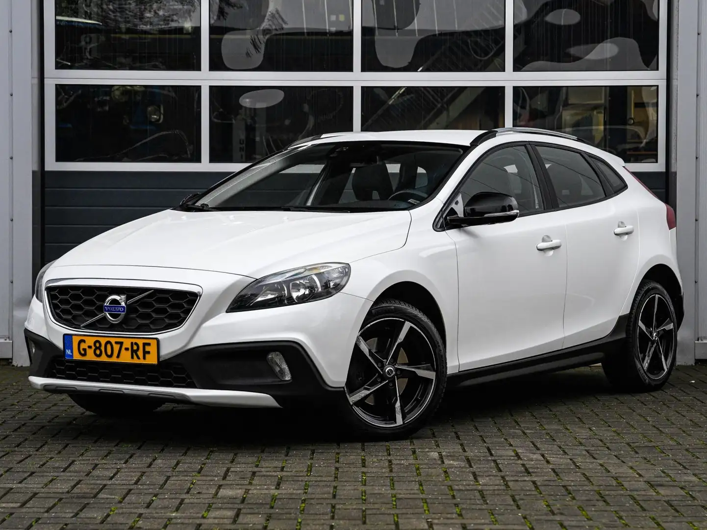Volvo V40 Cross Country 1.6 D2 Summum | Leder | Navi | PDC | Cruise contro Wit - 1