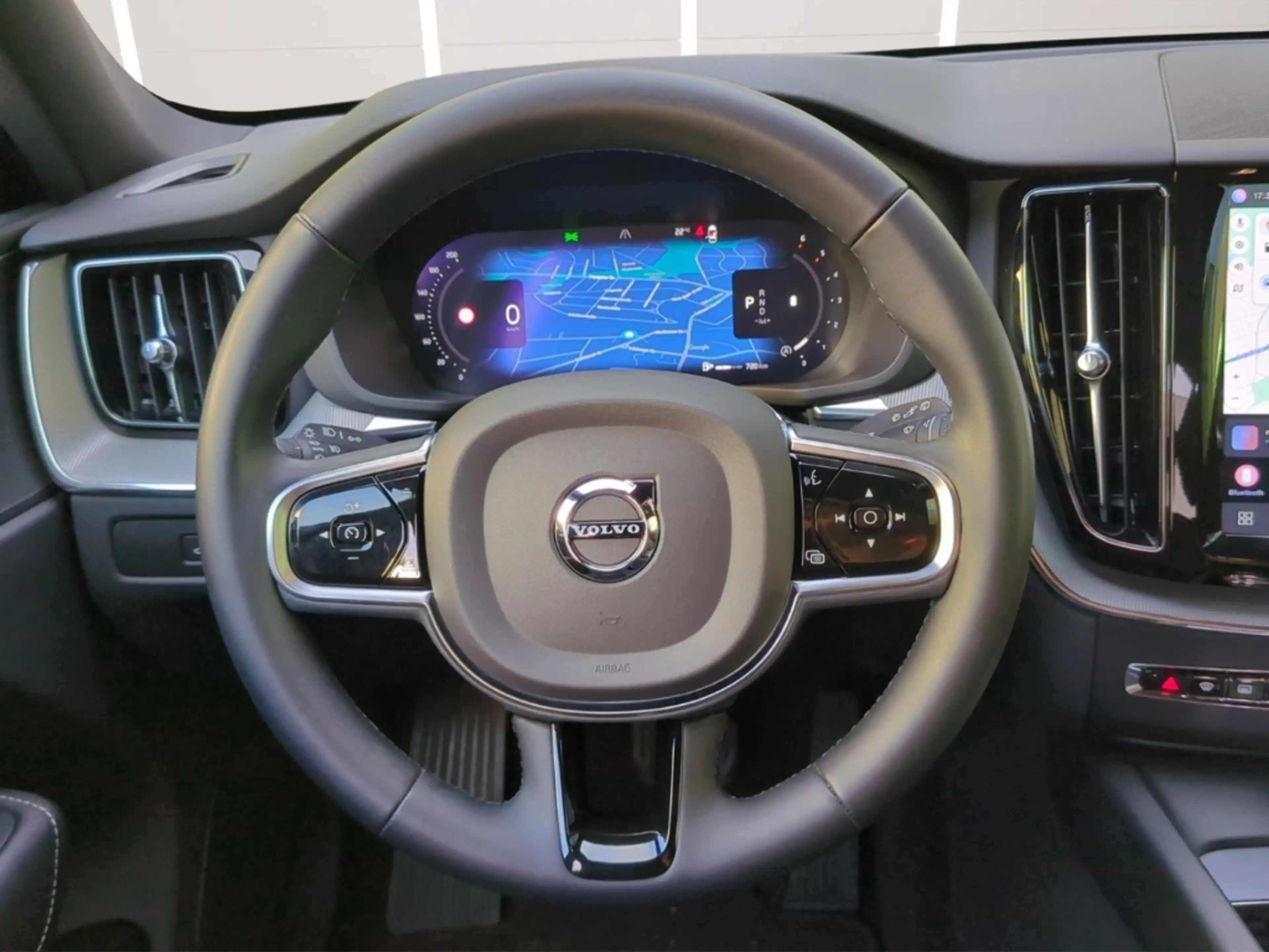 Volvo XC60 B4 AWD Plus Dark *AHK*SH*ACC*BLIS* — photo 12