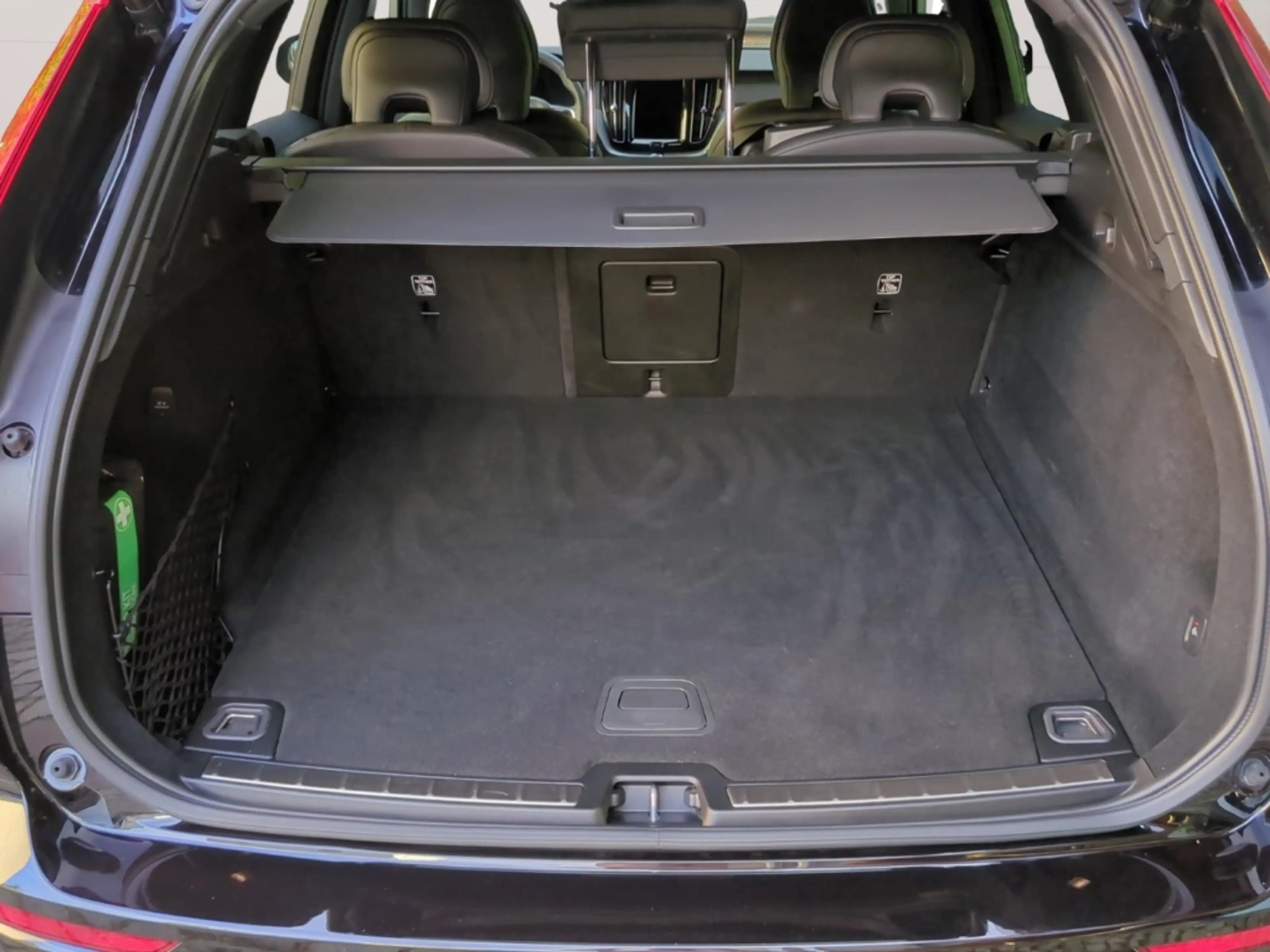Volvo XC60 B4 AWD Plus Dark *AHK*SH*ACC*BLIS* — photo 9