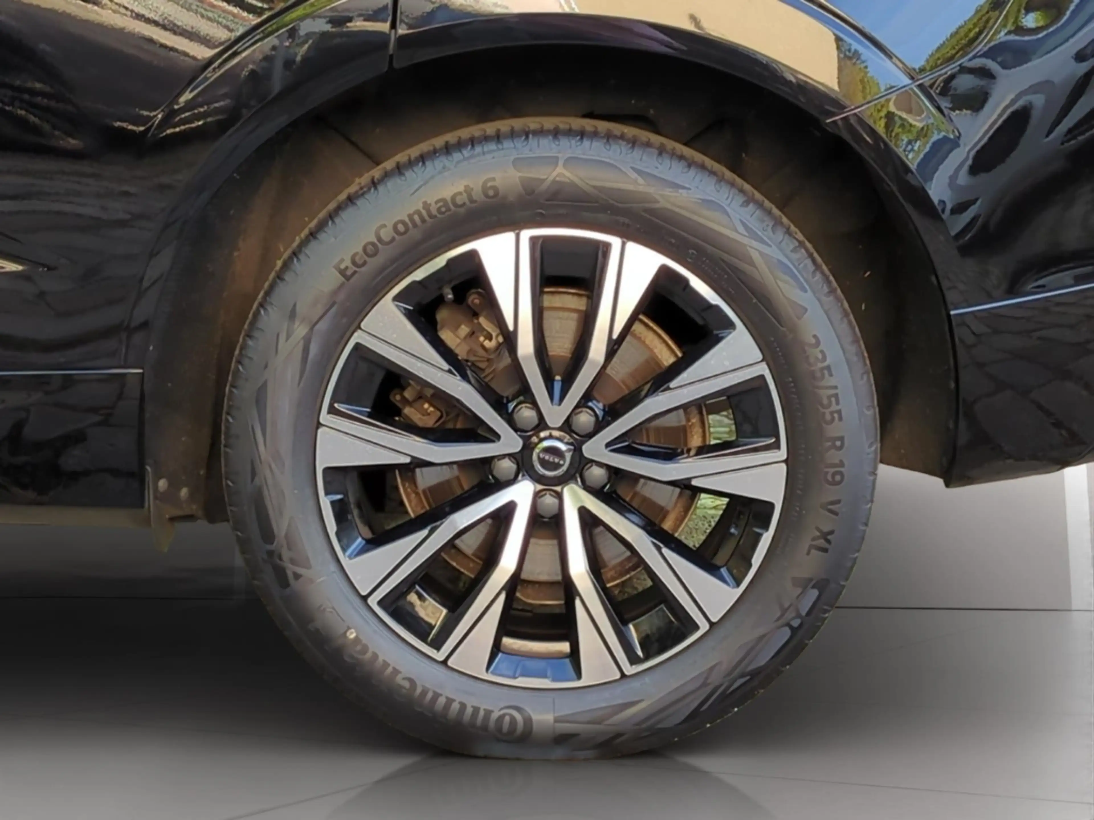 Volvo XC60 B4 AWD Plus Dark *AHK*SH*ACC*BLIS* — photo 8