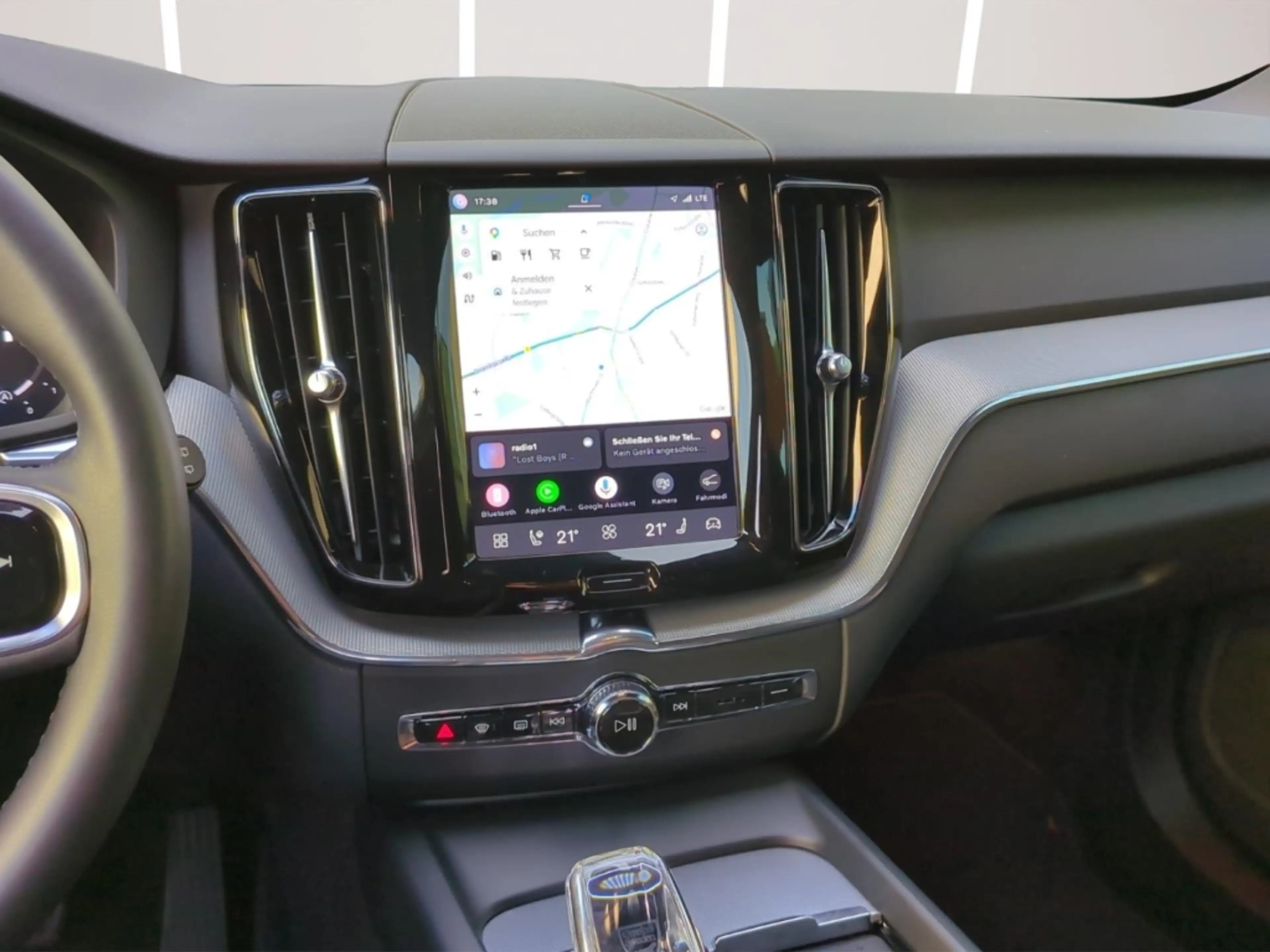 Volvo XC60 B4 AWD Plus Dark *AHK*SH*ACC*BLIS* — photo 13