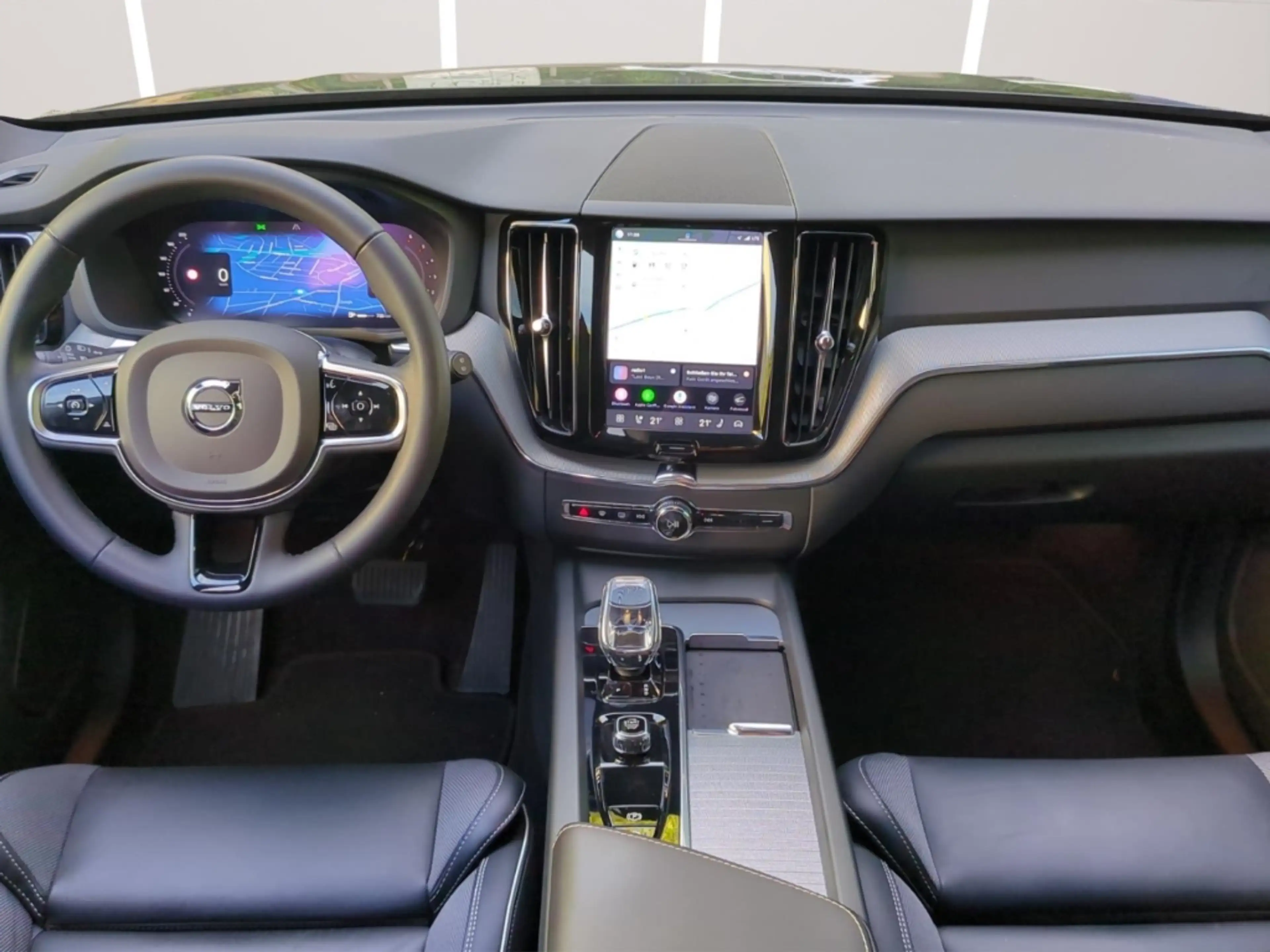 Volvo XC60 B4 AWD Plus Dark *AHK*SH*ACC*BLIS* — photo 11