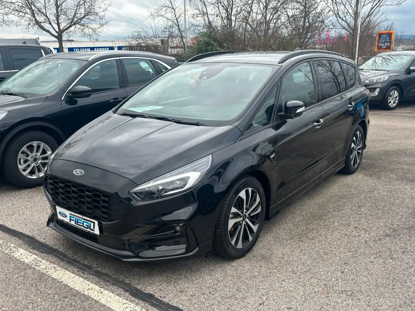 Ford S-Max S-MAX Hybrid ST-Line crna - 2