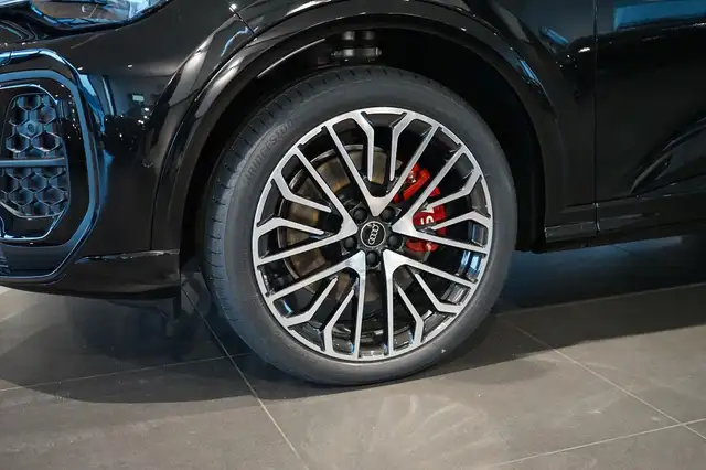 Audi SQ5 view 6