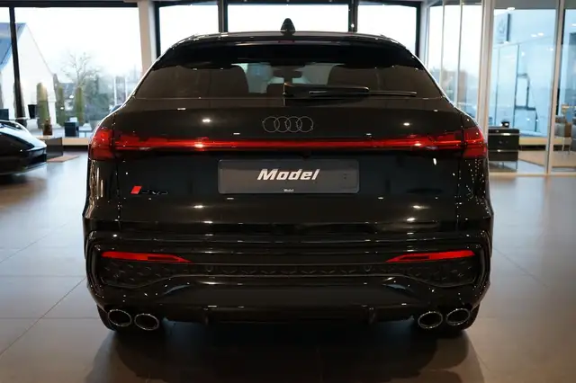 Audi SQ5 view 4