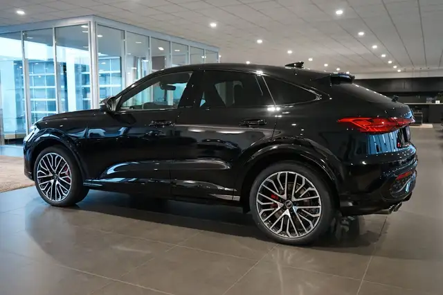 Audi SQ5 view 2