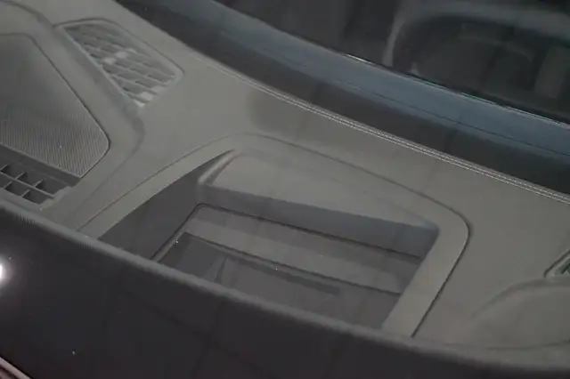 Audi SQ5 view 11