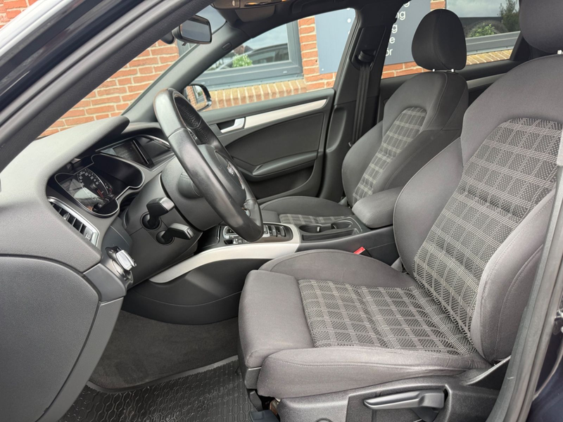 Audi A4 2.0 TDI Avant Attraction quattro S-Line — photo 14