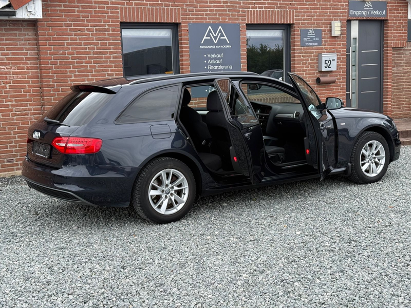 Audi A4 2.0 TDI Avant Attraction quattro S-Line — photo 10