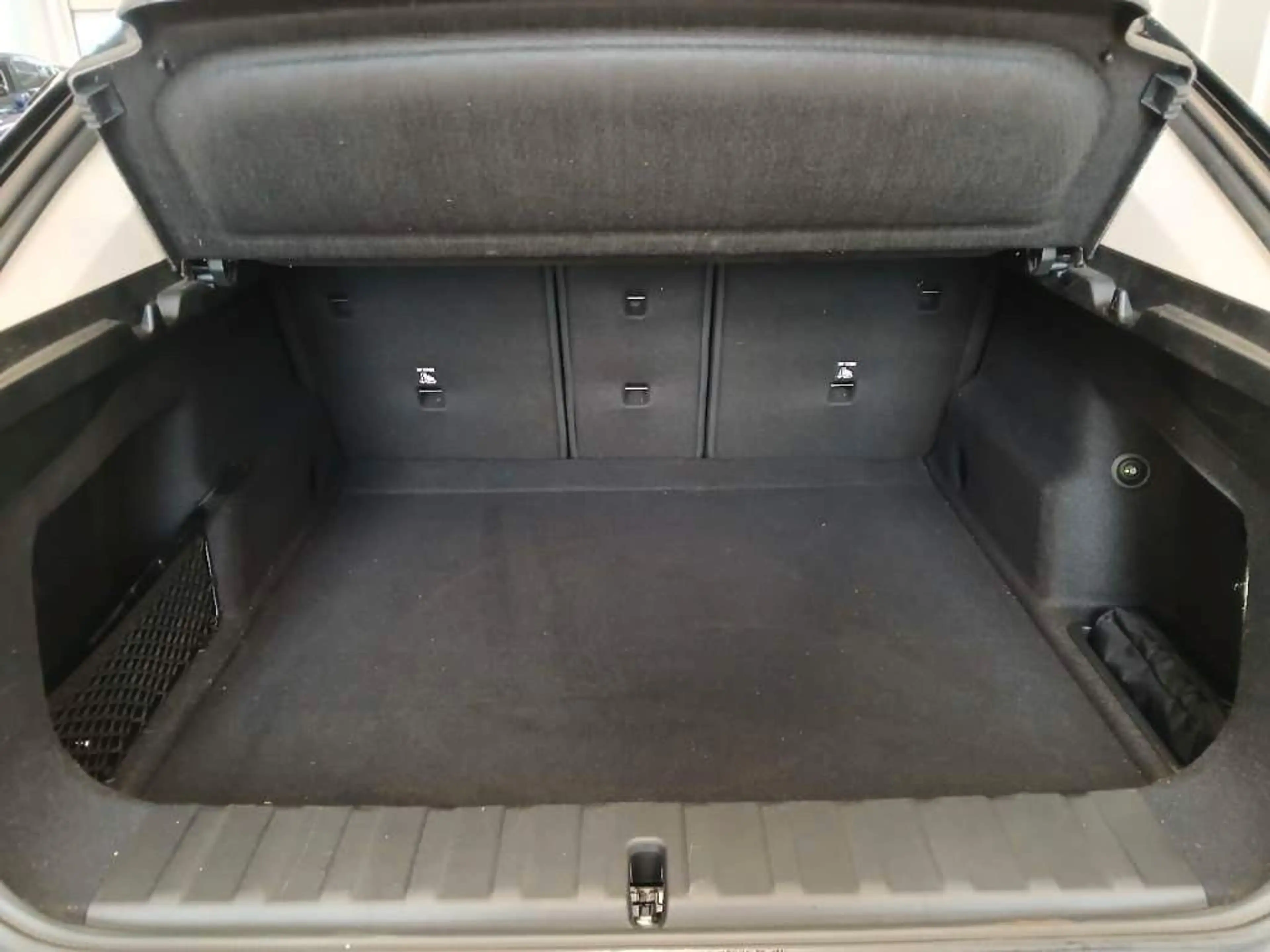 BMW X2 20xd Advantage AHK RFK SHZ 2ZK HiFi Tempomat — photo 12