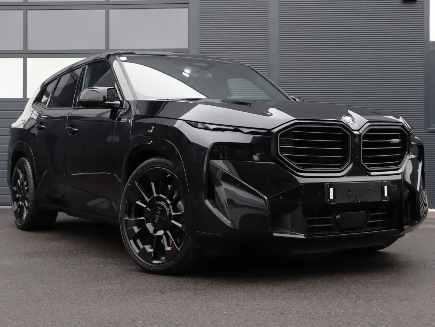 BMW XM 50e 29,4kWh Aut. Černá - 1