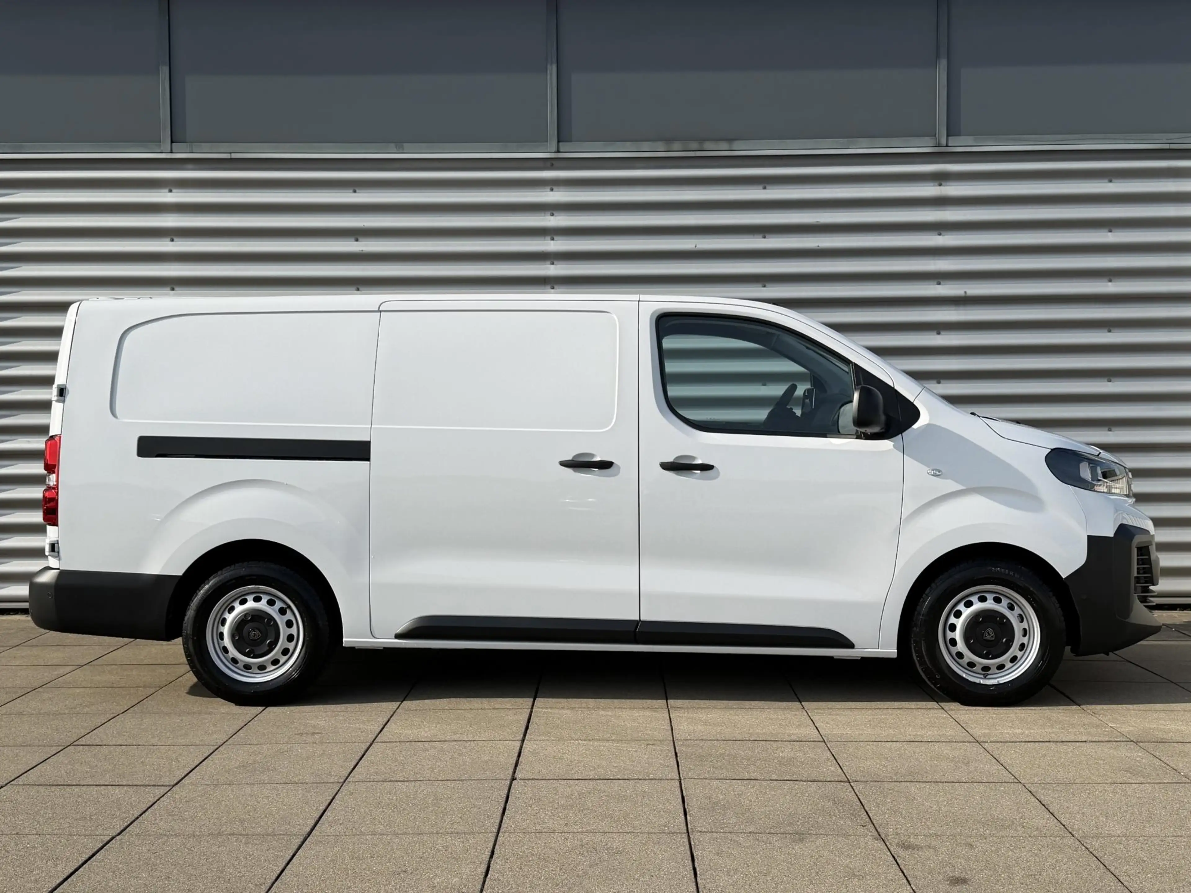 Peugeot e-Expert EV L2 75 kWh | Apple Carplay | Achteruitrijcamera — photo 7