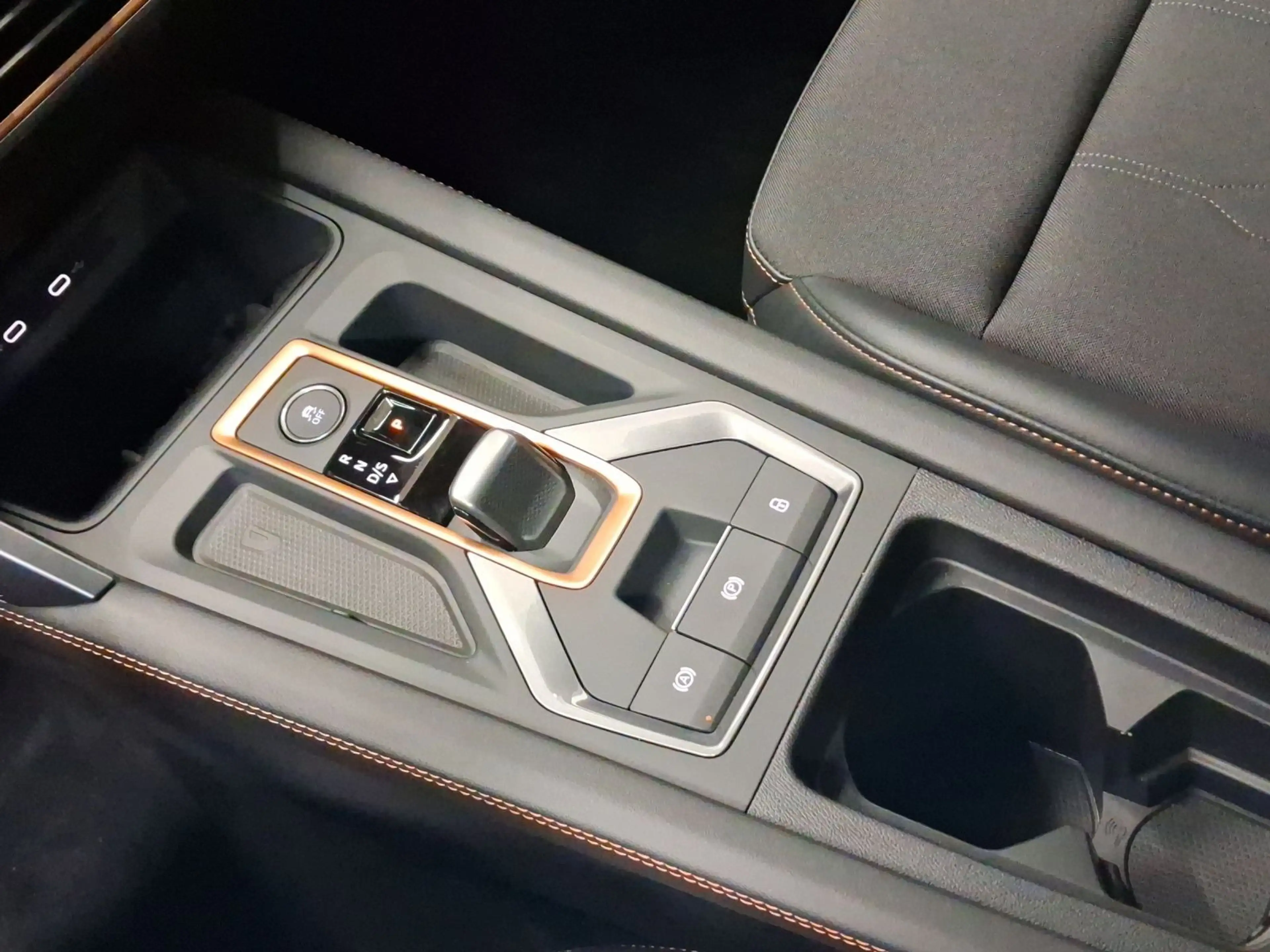 CUPRA Formentor 2.0 TDI DSG NAVI SH ACC eHECK IPA — photo 11