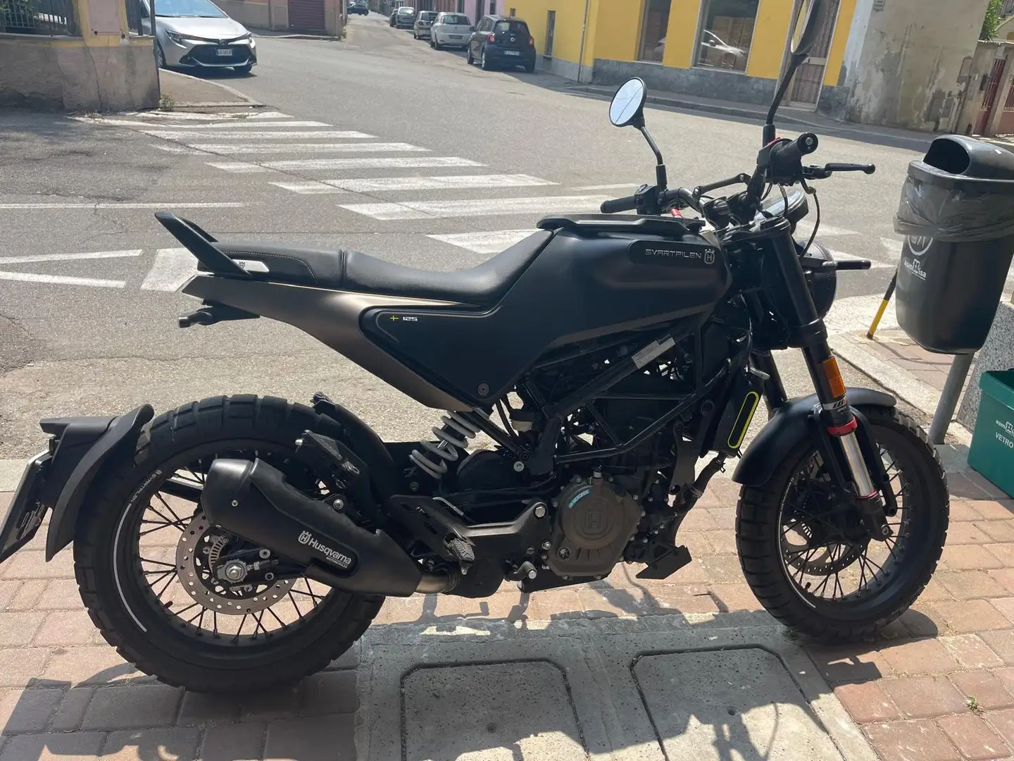Husqvarna Svartpilen Husqvarna Svartpilen 125 (2021 - 23) Schwarz - 2