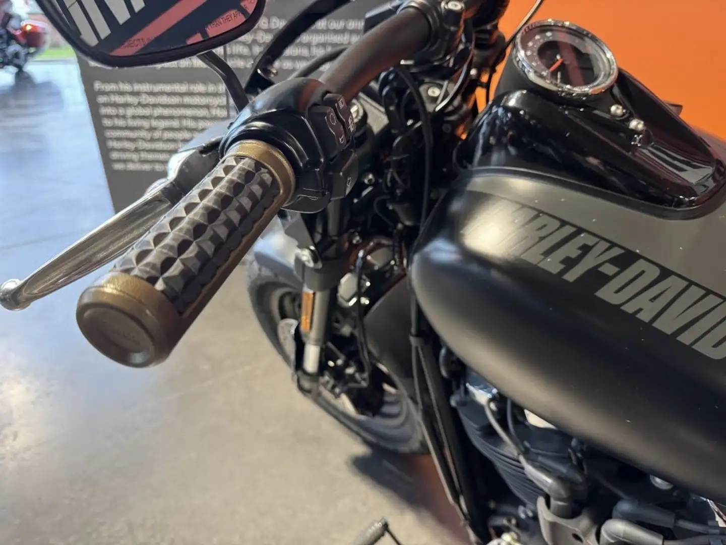 Harley-Davidson Fat Bob Mod. 2018 - 107 Noir - 1