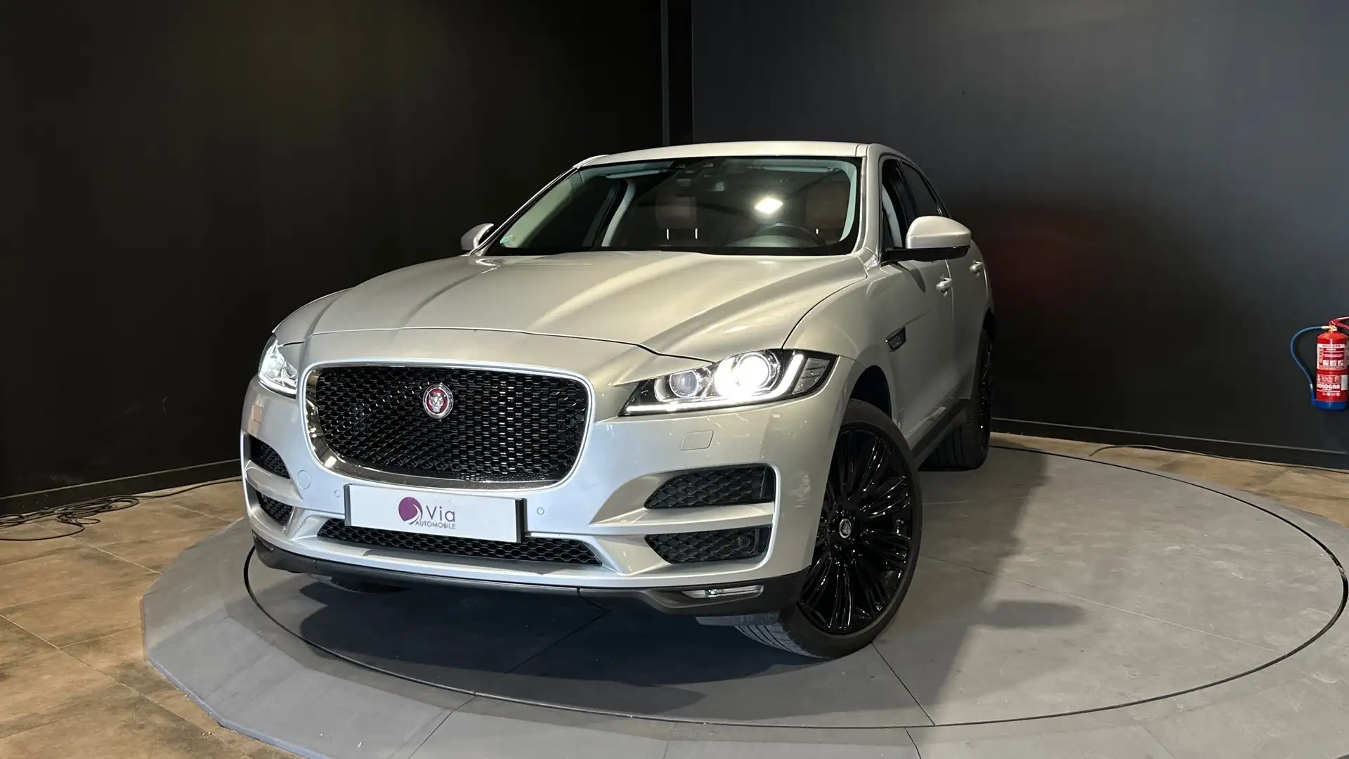 Jaguar F-Pace 2.0 D 180 AWD BVA8 PRESTIGE - DISTRIBUTION - TURBO NEUF - GARANTIE 12 MOIS Gris - 1