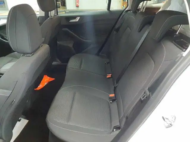 Ford Focus view 14