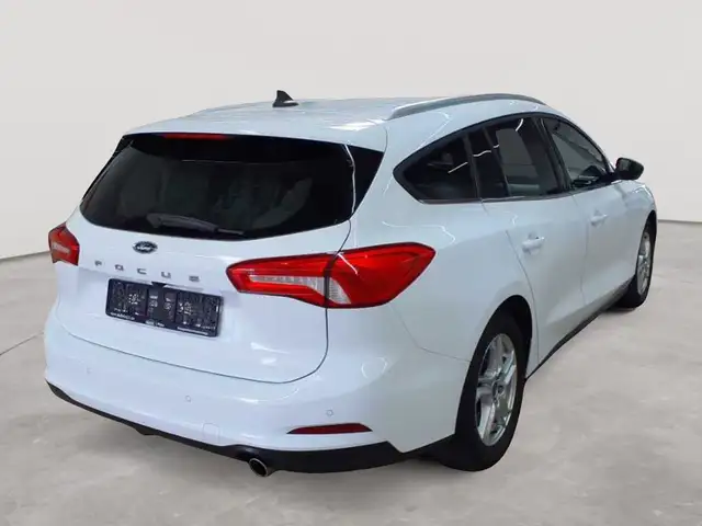 Ford Focus view 4