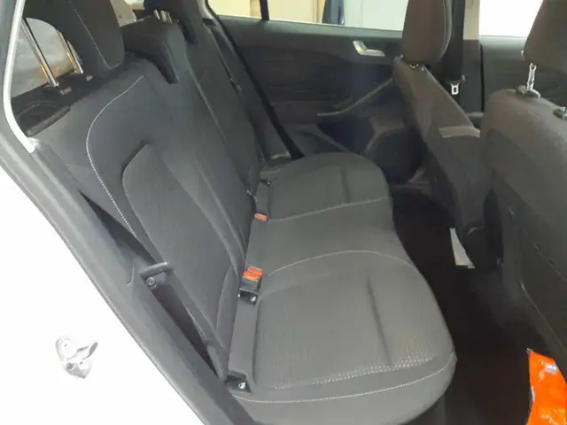 Ford Focus view 13